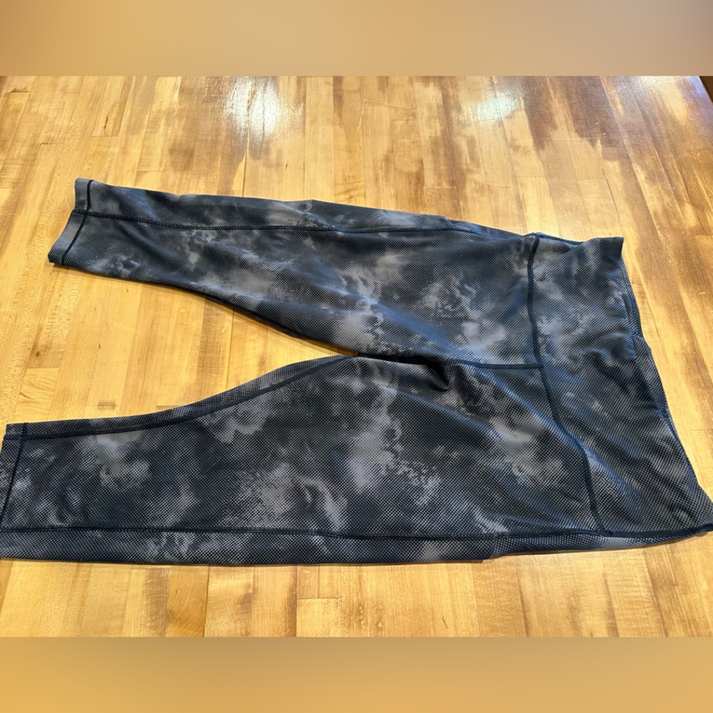 Athleta Ultimate Stash Pocket Printed Capri Workout Tights, 1X